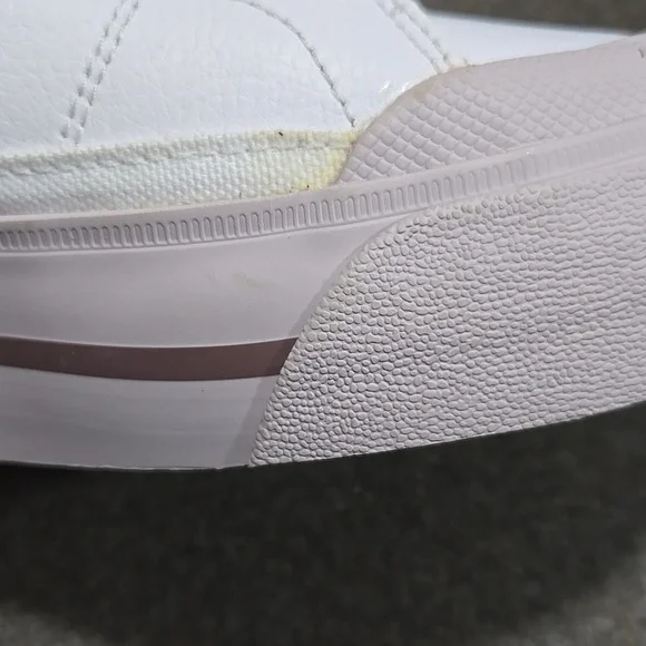 Nike White and Light Pink Casual Shoes - Picture 7 of 10
